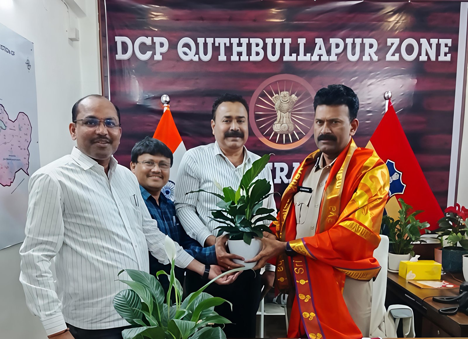 కుత్బుల్లాపూర్ జోన్ డీసీపీని కలిసిన డిప్యూటీ కమిషనర్లు